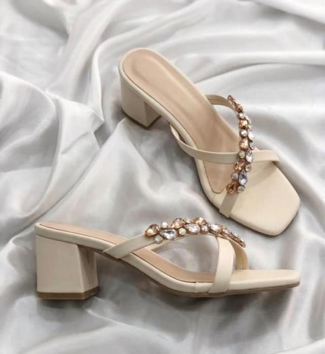 Chain fancy heels